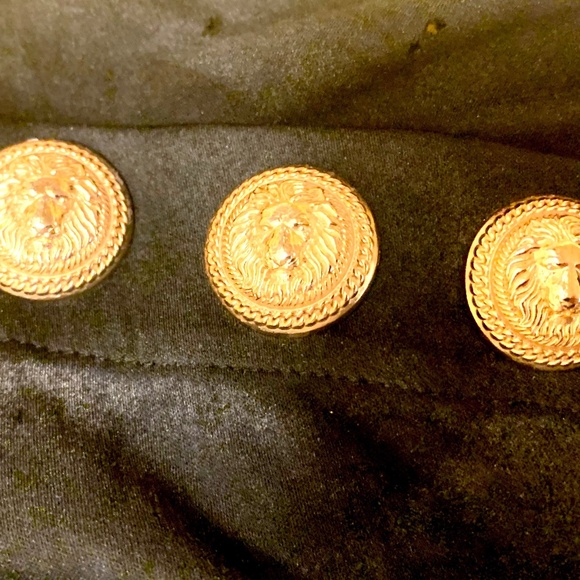 BALMAIN Embellished distressed tiger printed cotton-jersey top seen on Shakira - Picture 4 of 5